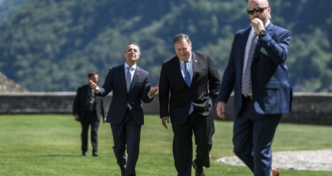 Le secrétaire d'Etat américain Mike Pompeo (C-D) et son homologue suisse Ignazio Cassis (C-G) au château médiéval de Castelgrande à Bellinzone en Suisse, le 2 juin 2019.