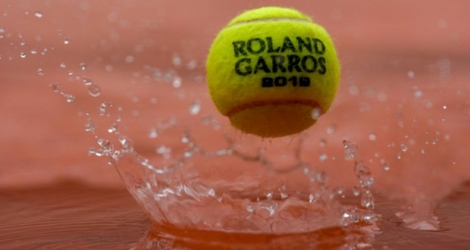 Le début des matches prévus mercredi à Roland-Garros à 14h00 a été repoussé à au moins jusqu'à 15h30 en raison de la pluie, le 6 juin 2019.