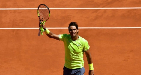 La joie de l'Espagnol Rafael Nadal après sa victoire face au Suisse Roger Federer en demi-finales de Roland-Garros, le 7 juin 2019.