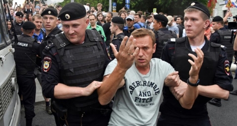 L'opposant russe Alexeï Navalny a été arrêté par la police lors d'une marche à Moscou, le 12 juin 2019, en soutien au journaliste Ivan Golounov.