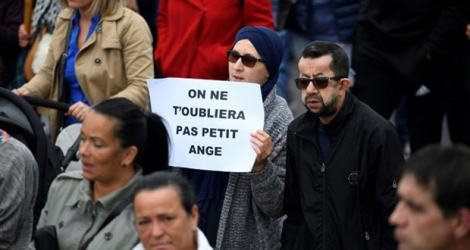 Des personnes participent à une marche blanche à Lorient, le 13 juin 2019, en hommage au garçon de 10 ans tué par un chauffard.