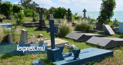 Le cimetière de Cap-Malheureux n’a plus de place. Le conseil de district tarde à y aménager des fosses.