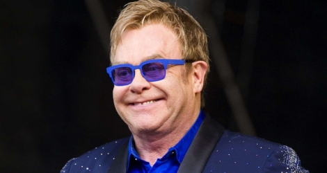 Elton John sera décoré à 16H00 GMT, avant le début de la fête de la musique dans la cour du palais présidentiel, où se produiront les groupes Brigitte, Iris Gold, Pongo et Saint Sister.