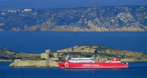 Photo du car ferry «Vizzavona», de la compagnie Corsica Linea, prise le 19 janvier 2019, près du Château d'If, sur les îles du Frioul au large de Marseille.