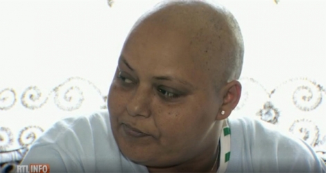 Eileen Mamode a été diagnostiquée d’un cancer alors q’elle était en vacances (Capture d’écran de RTL Info)
