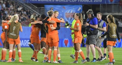 Les Pays-Bas qualifiés pour les quarts de finale du Mondial féminin en battant le Japon 2-1 à Rennes le 25 juin 2019.