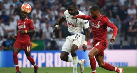 Le milieu guinéen de Liverpool, Naby Keïta (d), à la lutte avec le milieu français de Tottenham, Moussa Sissoko, lors de la finale de la Ligue des champions, à Madrid, le 1er juin 2019.