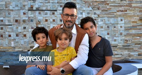 Shakeel Mohamed souhaite passer plus de temps avec sa famille, comme ici avec ses enfants : (de g. à dr.) Raheel, Mika’il et Aydiin.