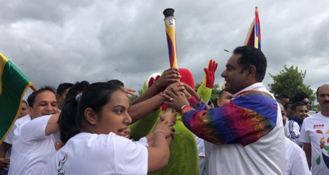 Le CEO d'Air Mauritius a porté la flamme des Jeux ce matin. [Crédit photo: Air Mauritius]