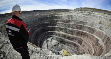 Une mine de diamants à ciel ouvert, le 2 juillet 2019, au nord-est de Mirny, en Iakoutie.