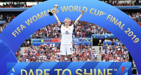L'attaquante américaine Megan Rapinoe sacrée meilleure joueuse et buteuse du tournoi après la victoire en finale du Mondial à Lyon le 7 juillet 2019.