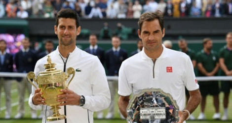 Novak Djokovic remporte la finale de Wimbledon en battant Roger Federer le 14 juillet 2019.