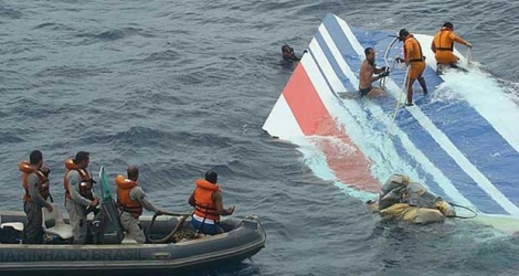 Photo publiée le 8 juin 2009 montrant des débris de l'avion récupérés après le crash du Rio Paris dans l'Atlantique.