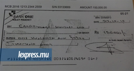 Ce chèque, signé de la main de Roddy Ramsamy, serait sans provision selon un comptable qui a porté plainte à la police.