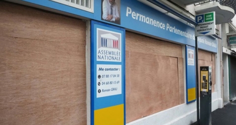 Vue de la permanence du député LREM Romain Grau à Perpignan, dégradée le 27 juillet 2019.