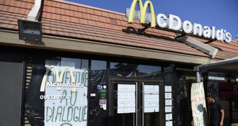 Le McDonald's de Saint Barthélémy en grève, le 24 août 2018.