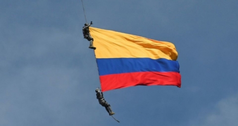 Les deux militaires Jesus Mosquera et Sebastian Gamboa peu avant leur accident fatal à Medellin, en Colombie, le 11 août 2019.
