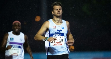 Le Français Christophe Lemaitre (d) sur 200 m lors des championnats de France à Saint-Etienne le 27 juillet 2019.