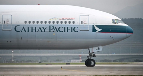 Un avion de la compagnie Cathay Pacific s'apprête à décoller de l'aéroport d'Hong Kong, le 13 mars 2019.