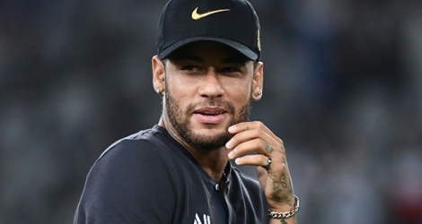 L'attaquant brésilien du Paris-SG, Neymar, à l'issue du match du Trophée des champions face à Rennes, auquel il n'a pas participé, à Shenzhen en Chine, le 3 août 2019.
