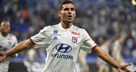 Le milieu lyonnais Houssem Aouar célèbre son but contre Angers, à l'occasion de la deuxième journée de Ligue 1 le 16 août 2019.