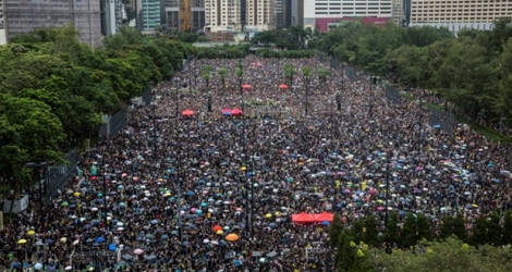 Des dizaines de milliers de personnes rassemblées au Parc Victoria, le 18 août 2019 à Hong Kong.