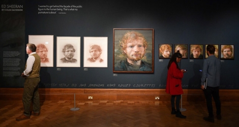 Une série de portraits d'Ed Sheeran par l'artiste irlantais Colin Davidson, dans l'exposition consacrée au chanteur à Ipswich, en Angleterre.