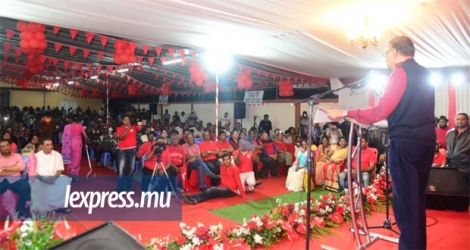 Le leader des Rouges a donné la garantie hier que son parti se présentera seul aux prochaines élections. 