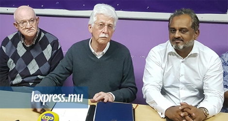 Paul Bérenger, secoué par ces démissions au MMM, a tenu une conférence de presse après le BP, ce lundi 26 août, entouré de Rajesh Bhagwan et Reza Uteem.