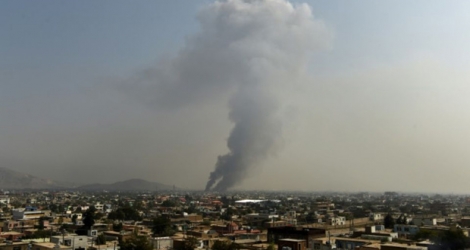 Une épaisse fumée s'élève au-dessus de Kaboul après un attentat meurtrier revendiqué par les talibans, le 3 septembre 2019 en Afghanistan.
