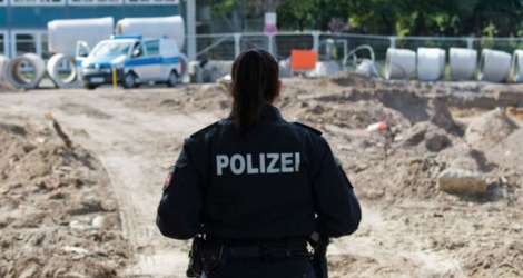 Une policière sur les lieux où une bombe de la Seconde guerre mondiale a été découverte, le 2 septembre 2019 à Hanovre.