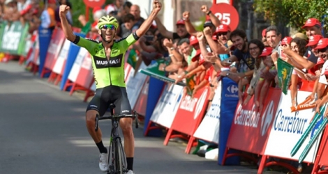 Le coureur espagnol de l'équipe Euskadi Mikel Iturria célèbre sa victoire lors de la 11e étape de La Vuelta à Urdax-Dantxarinea le 4 septembre 2019.