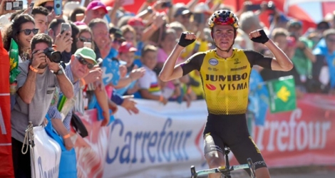 Le coureur de la Jumbo Sepp Kuss franchit, en vainqueur, la ligne d'arrivée de la 15e étape de La Vuelta à Cangas del Narcea, le 8 septembre 2019.