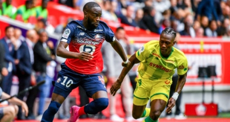 Jonathan Ikoné (g), attaquant de Lille, face au défenseur nantais Charles Traoré, le 11 août 2019 à Villeneuve-d'Ascq.