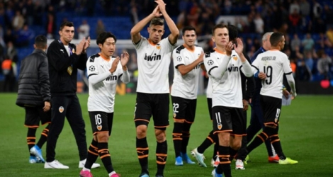 Les joueurs de Valence fêtent leur victoire 1-0 à Chelsea en 1re journée de Ligue des champions le 17 septembre 2019.