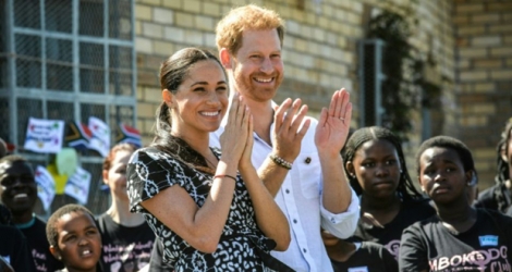 Le prince Harry et son épouse Meghan, en visite dans Nyanga, un township du Cap, 23 septembre 2019.