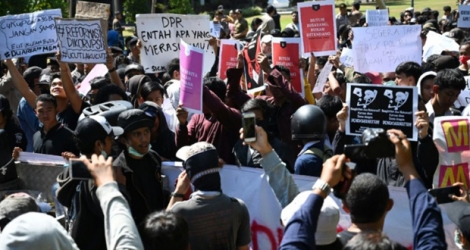 Manifestation le 30 septembre 2019 à Denpasar, sur l'île indonésienne de Bali, contre des projets de lois controversés.