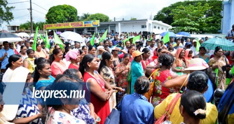 Deepa Muschke voulait alors perdre ses kilos en trop, ne pouvant supporter le poids des regards.Des laboureurs et des artisans de l’industrie sucrière ont participé à une marche pacifique organisée par Ashok Subron et d’autres membres du JNP, à Grand-Port, en avril 2019.