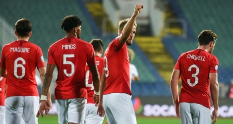 L'attaquant anglais Harry Kane fête un but avec ses coéquipiers lors de la large victoire 6-0 face à la Bulgarie, le 14 octobre 2019 à Sofia.