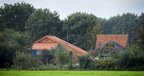 La ferme dans le nord des Pays-Bas, le 16 octobre 2019, où a été retrouvée une famille qui vivait recluse depuis des années.