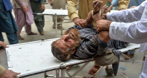 Une victime d'un attentat contre une mosquée de l'est de l'Afghanistan, qui a fait des dizaines de morts le 18 octobre 2019.