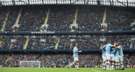 Manchester City, deuxième avec 22 points, confirme sa montée en puissance.