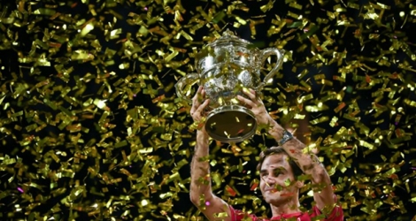 Le Suisse Roger Federer vainqueur pour la dixième fois de sa carrière du tournoi de Bâle en battant le jeune Australien Alex De Minaur 6-2, 6-2, le 27 octobre 2019.