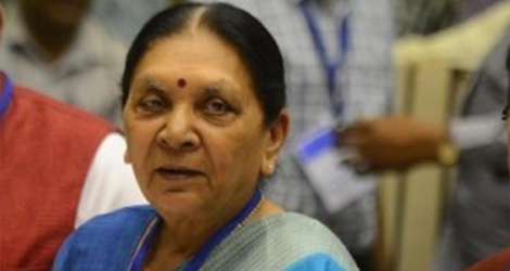 La gouverneure Anandiben Patel est au-dessus de l’ancienne actrice «Tulsi» dans la hiérarchie.