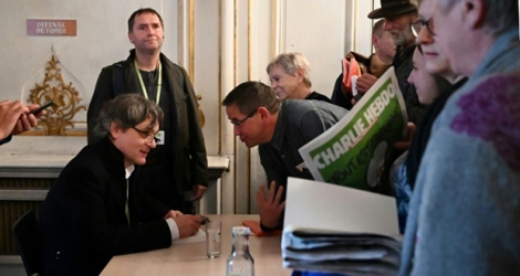Le directeur de publication de Charlie Hebdo Laurent Sourisseau, dit Riss s'adresse à des lecteurs lors d'une rencontre publique à Strasbourg, le 2 novembre 2019.