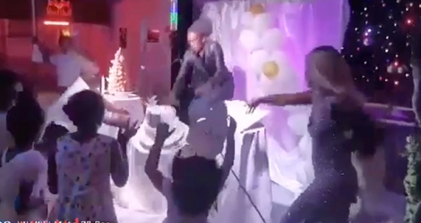 La vidéo de Dr Boyzini renversant un gâteau a fait le tour de la Toile.