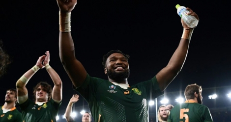 Le pilier légendaire sud-africain Tendai Mtawarira exulte après la victoire face aux Gallois en demi-finales du Mondial de rugby, le 27 octobre 2019 à Yokohama.