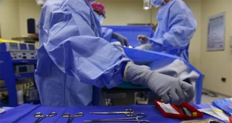 Le patient de 56 ans, atteint de polykystose rénale autosomique type dominant, a été opéré pendant deux heures à l'hôpital Sir Ganga Ram à New Dehli le mois dernier.