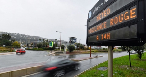 Panneau signalant la vigilance rouge météo à Nice, le 1er décembre 2019.