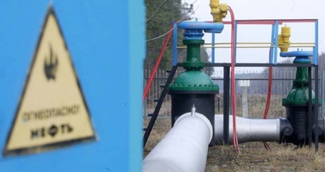 Moscou et Kiev renouvellent pour dix ans leur contrat de transit de pétrole russe pour l'Europe via l'Ukraine.